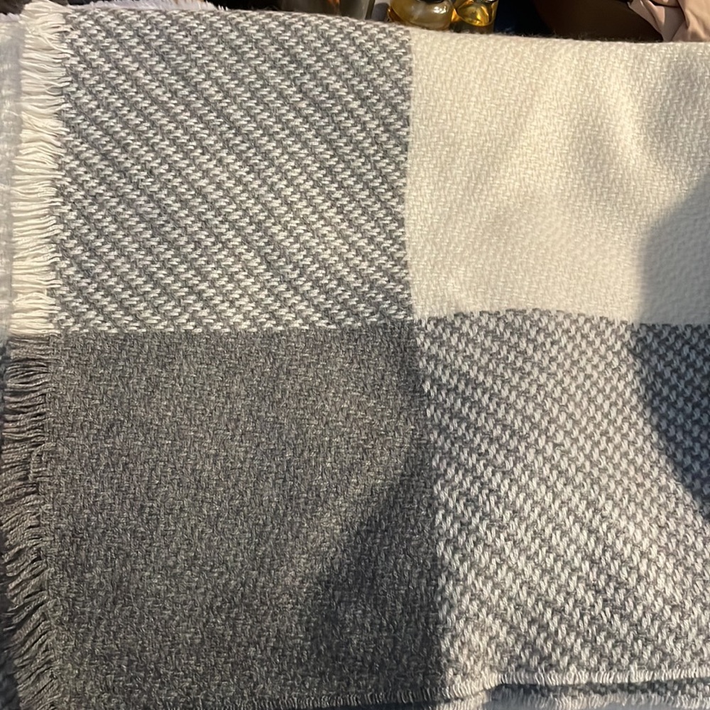 FRANCO FERRARI Gray / Cream Cashmere Wrap